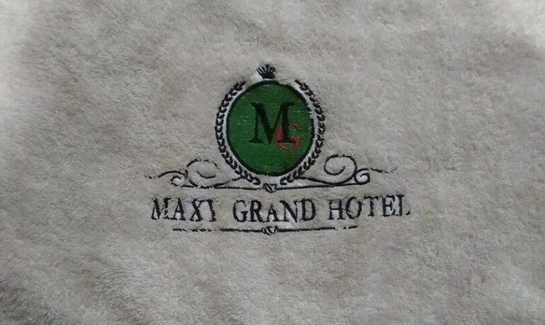 Maxy Grand Hotel, Uselu