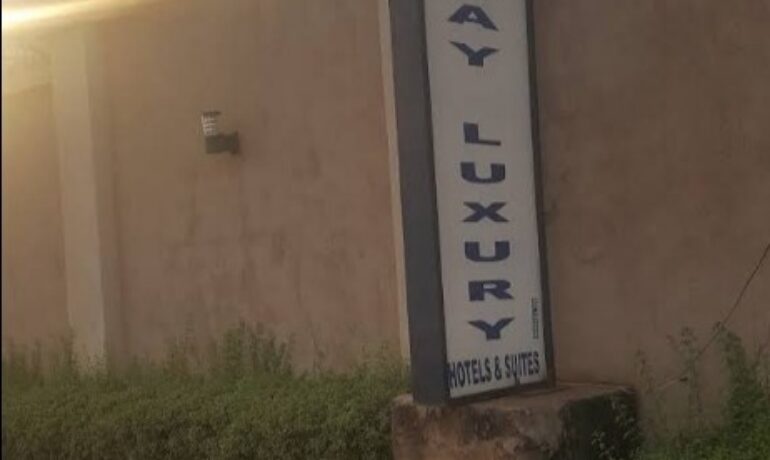 Meadway Luxury Hotel