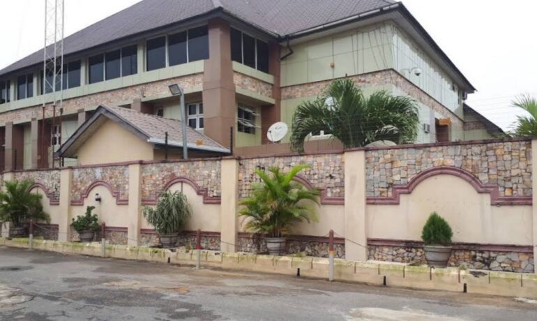 Movig Hotel & Suites