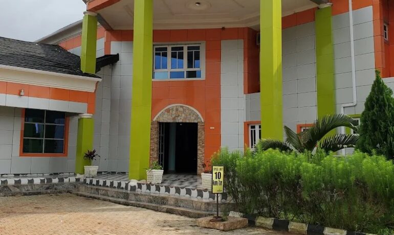Nirvana Hotels & Suite Uromi