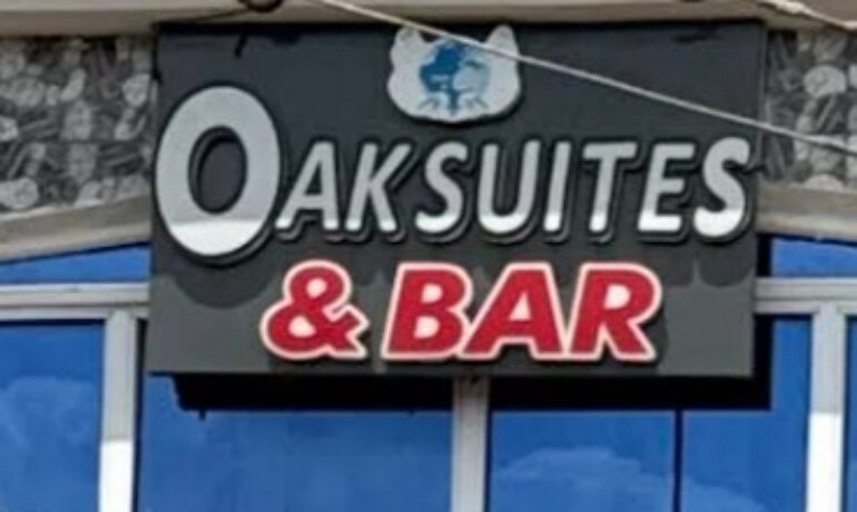 Oak Suites & Bar