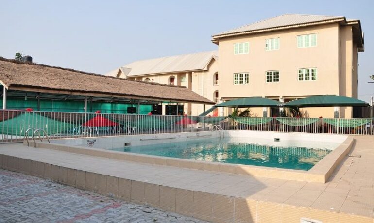 Osubi Airport Hotel & Suites
