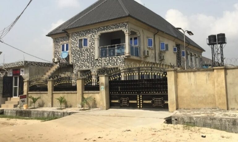 Pebbles Hotel Close