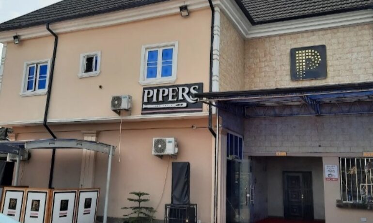 Pipers Club & Lounge
