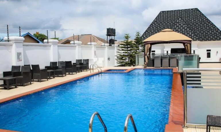 Poshlux Executive Hotel