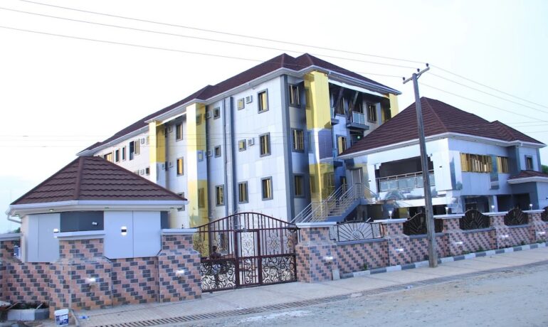 Side View Hotel