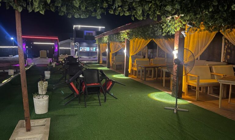 The Royal Hotel & Lounge