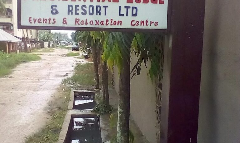Villa Presidential Resort And Suite