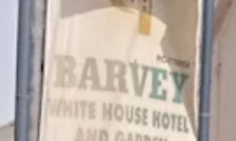 Barvey White House Hotel And Garden