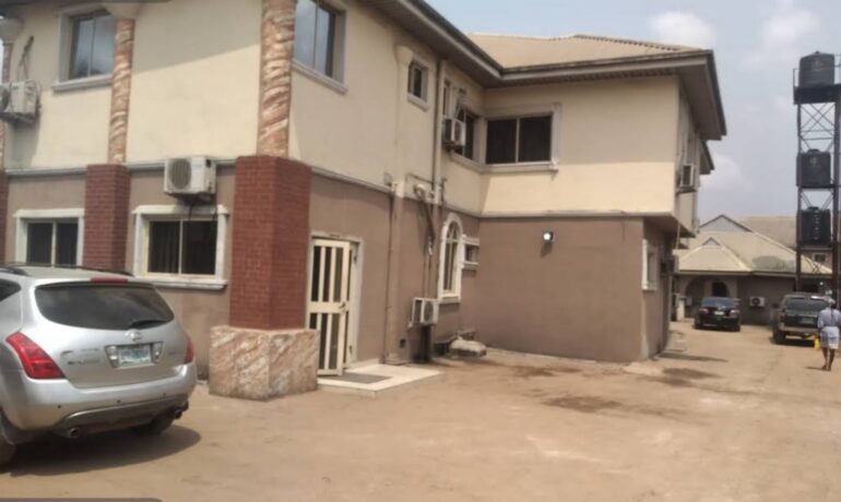 Crossview Hotel and Bar