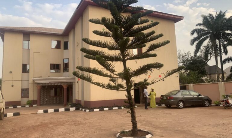 De Cloud Suites & Service Ltd