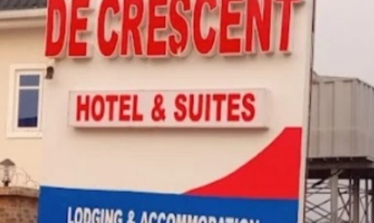 De Crescent Hotel & Suites