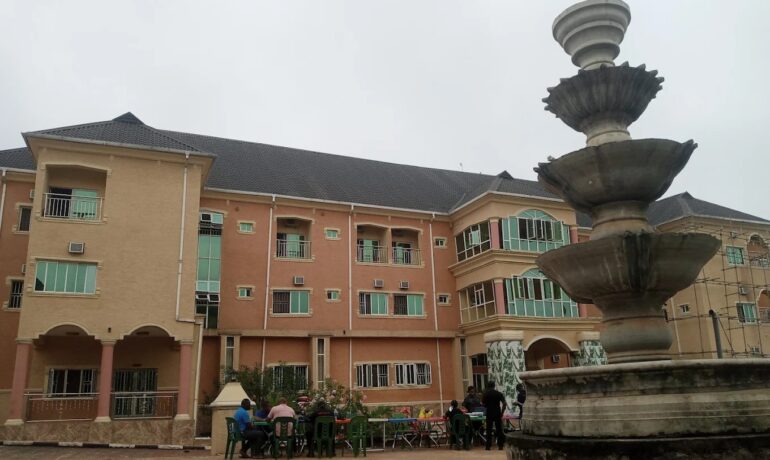 De Faimackus Bloomy Hotel LTD