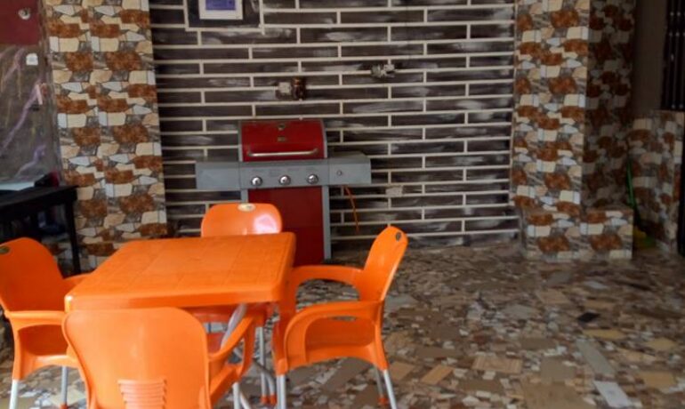Hotel De Danny And Jacaranda Bush Bar