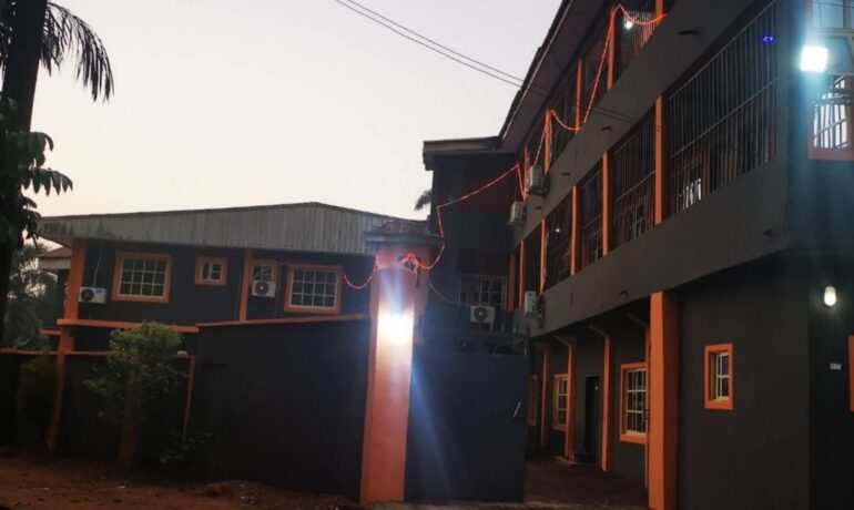 Hotel De Sunroute Akokwa