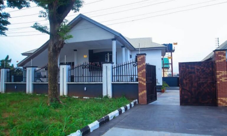 Hubbies Royale Hotel