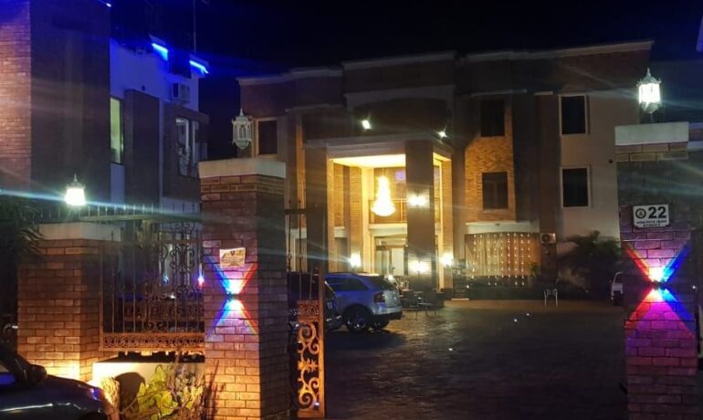 MR Smith Lounge & Hotel, Awka