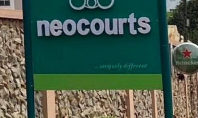 Neocourts Hotel