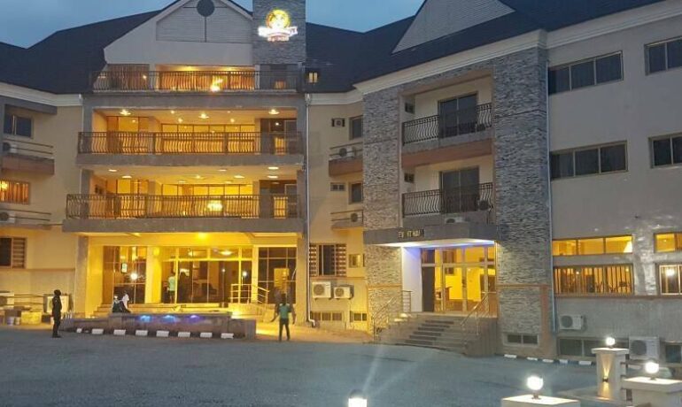 The HomeTown Resort, Arondizuogu