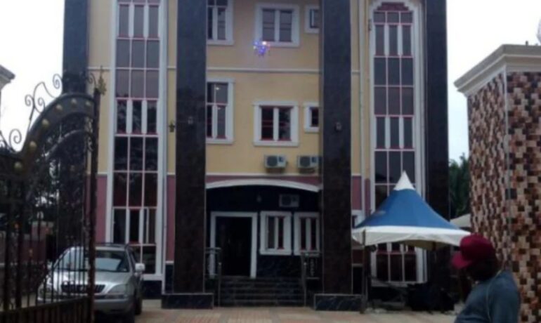 Udo Queen Suite Hotel