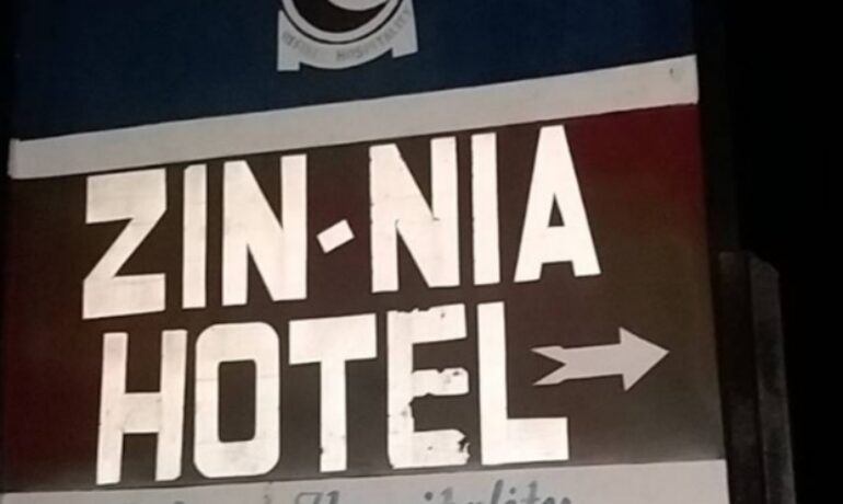 Zin-Nia Hotel