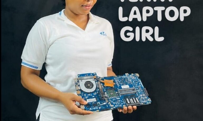 TENNY Laptop GIRL